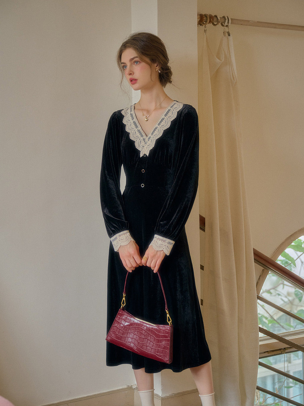 Elegant V-Neck Contrasting Lace Velvet Dress