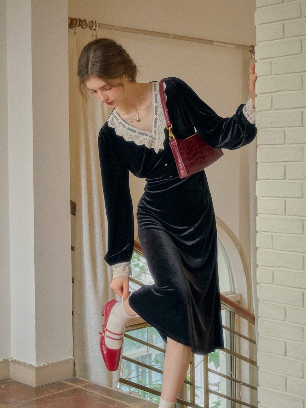 Elegant V-Neck Contrasting Lace Velvet Dress