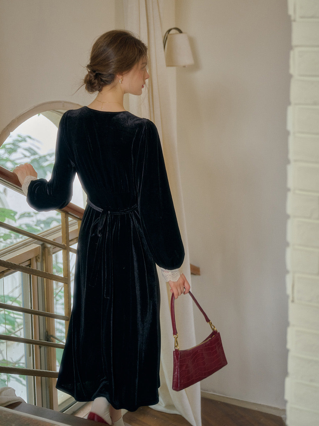 Elegant V-Neck Contrasting Lace Velvet Dress