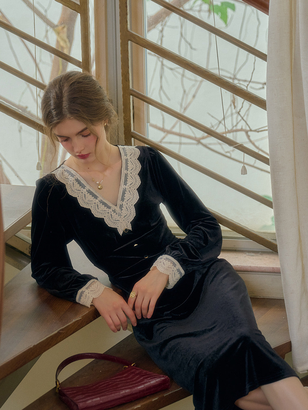 Elegant V-Neck Contrasting Lace Velvet Dress