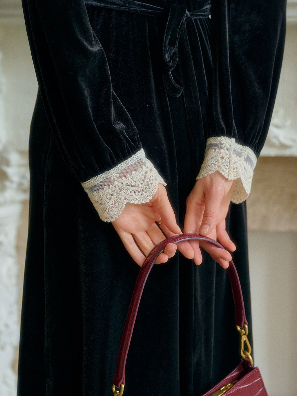 Elegant V-Neck Contrasting Lace Velvet Dress